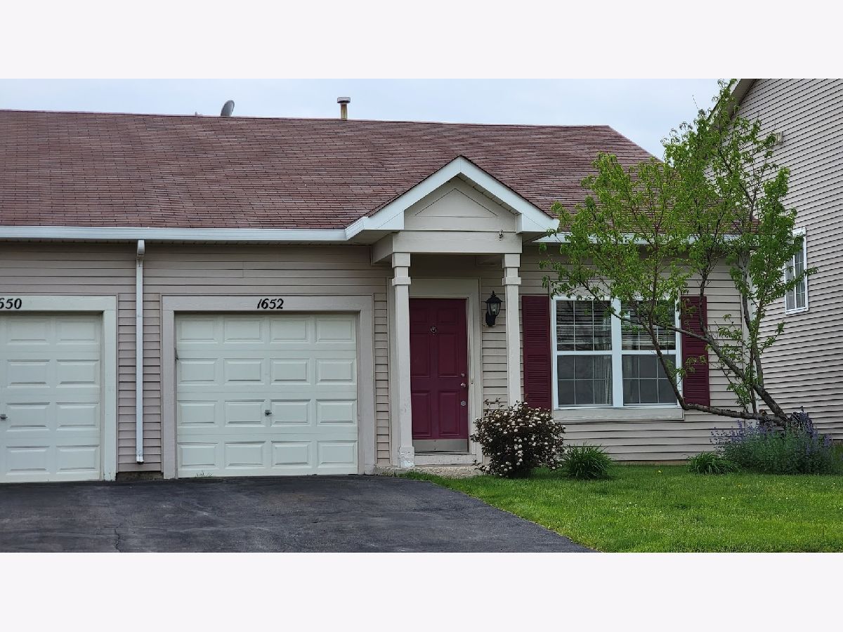Townhomes & Homes Rented Lakewood Crossing Hampshire Illinois, 1652 Cesario