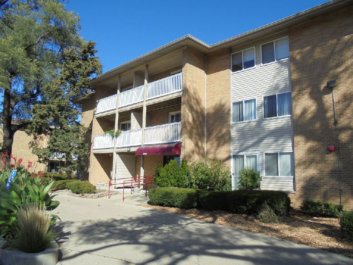 Condominiums Rented Elmdale Condominiums Des Plaines Illinois, 930 Beau
