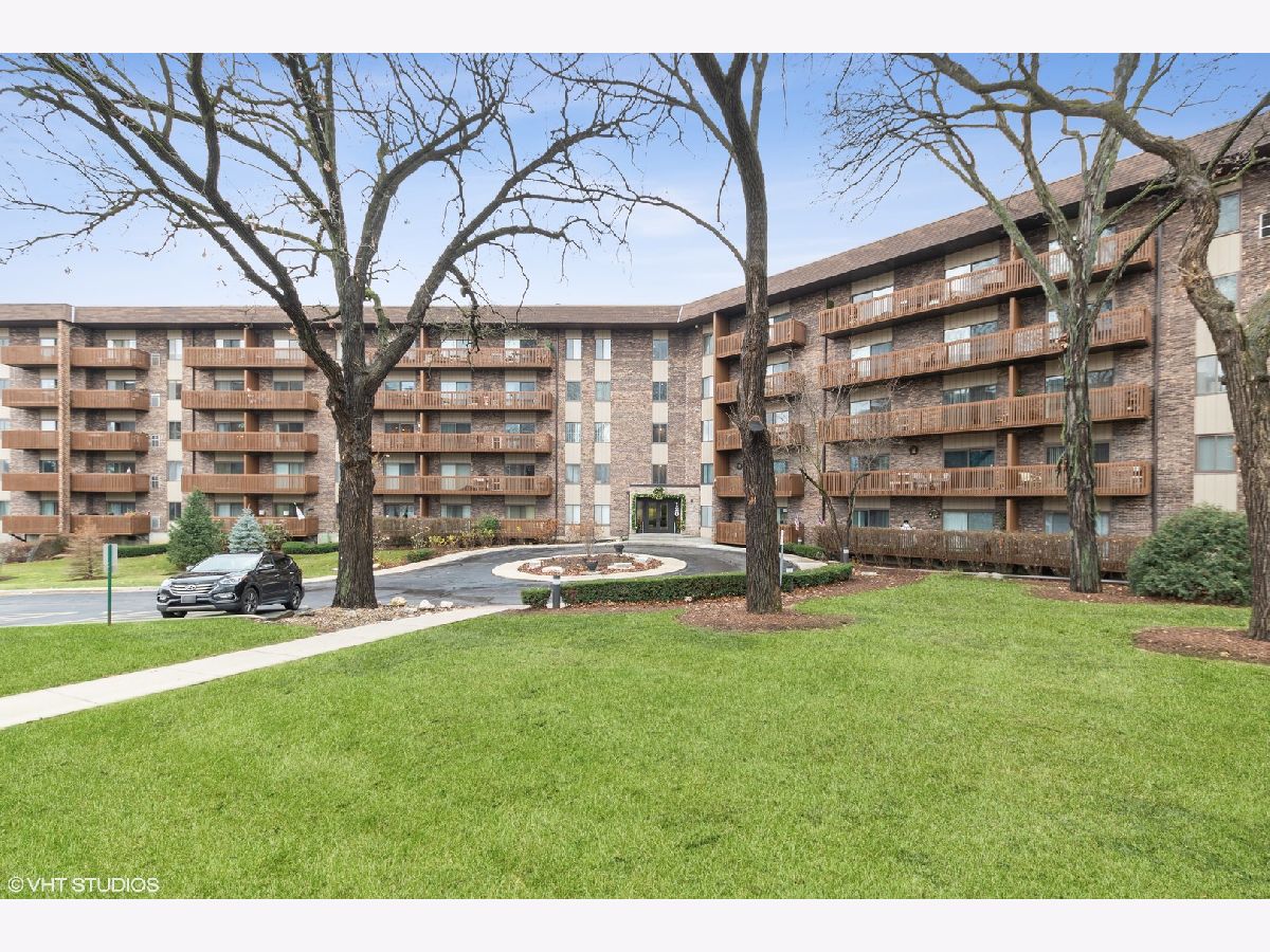 Medinah On The Lake Bloomingdale IL, Condominiums For Sale & For Rent