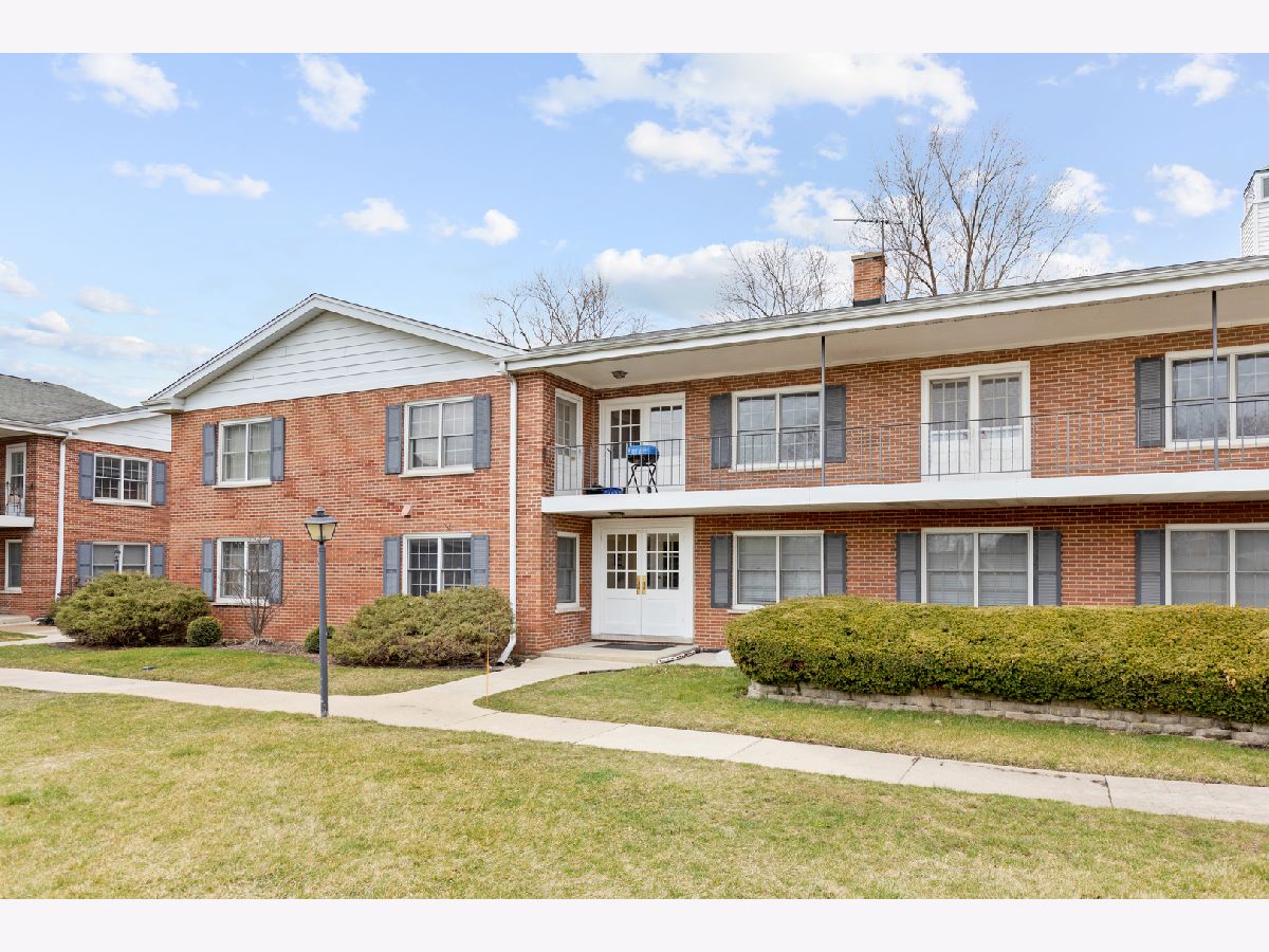 Condominiums Sold Cambridge Court Northbrook Illinois, 2820 Dundee
