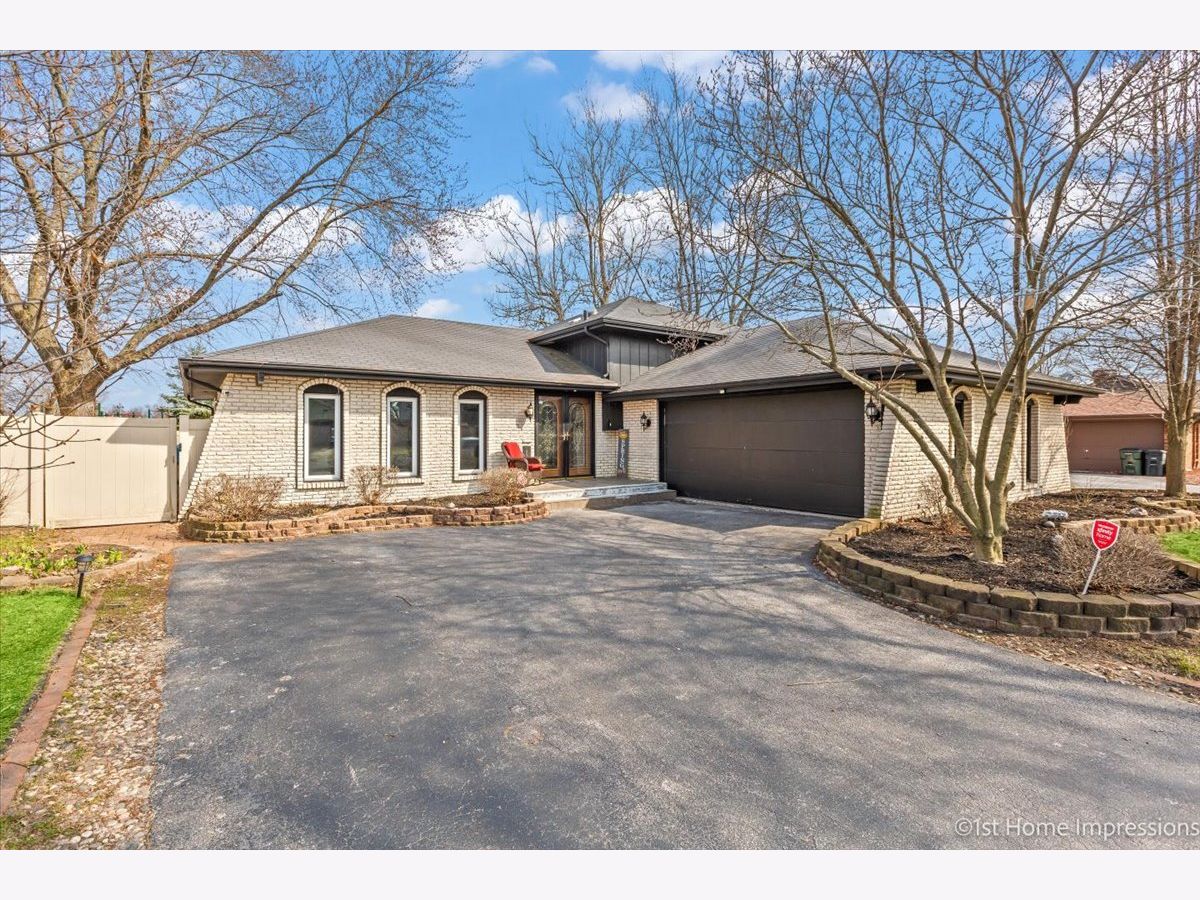 Homes Sold Country Corners Lansing Illinois, 18303 Olde Farm