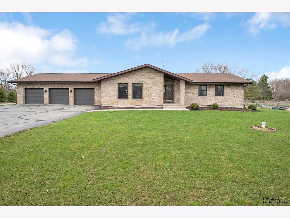 Homes Sold Colleens Cote Huntley Illinois, 12412 Hensel