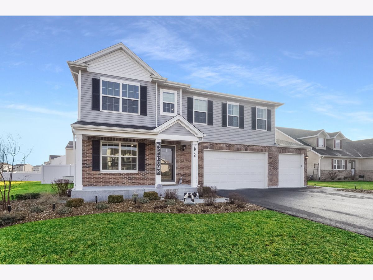 Homes & Condos & Townhomes Sold Deer Ridge Morris Illinois, 1914 Eagle