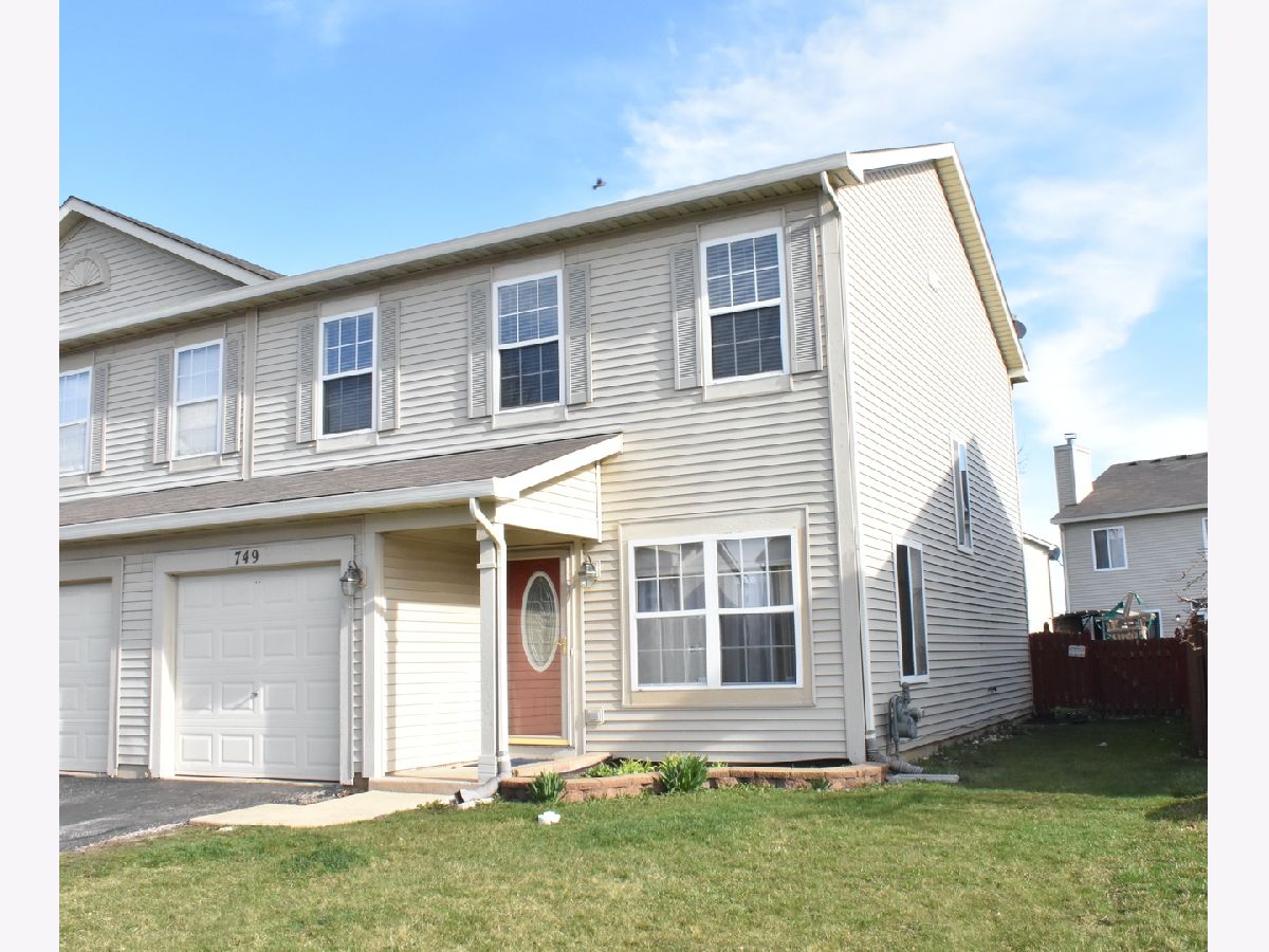 Townhomes & Homes Sold Lakewood Falls Club Romeoville Illinois, 749 Bayles