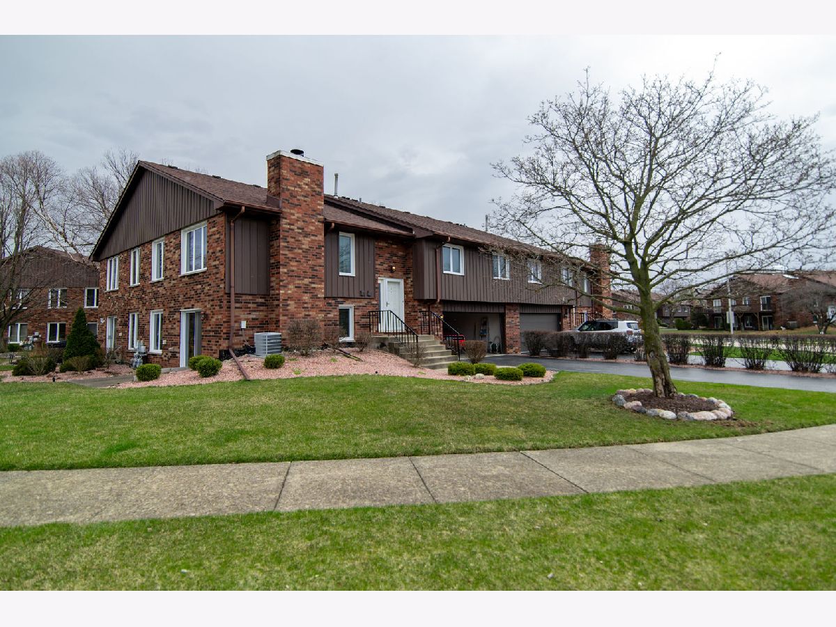 Townhomes & Condos Sold Riviera Estates Orland Park Illinois, 8934 Riviera