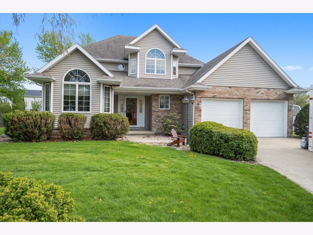 Homes Sold Havens Grove Hudson Illinois, 607 Valentine