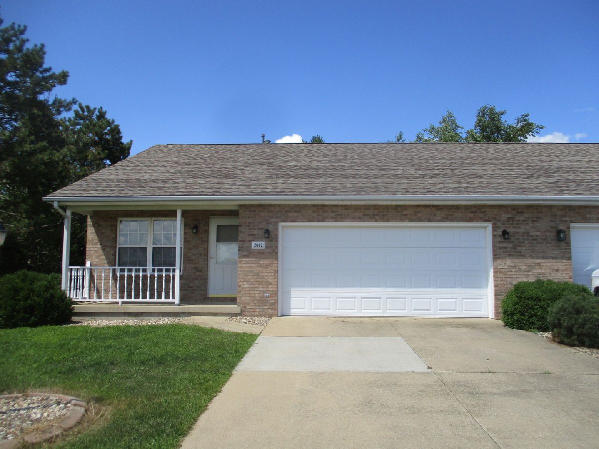 Homes & Condos & Townhomes Sold Ironhorse Tuscola Illinois, 2002 Ironhorse