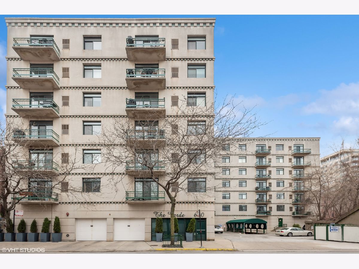 Condominiums Rented The Verde Chicago Illinois, 680 Green