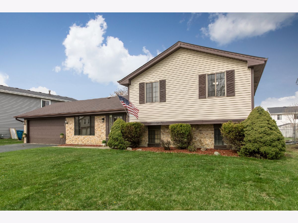 Homes & Condos & Townhomes Sold Arbors Hanover Park Illinois, 3920 Shoreline