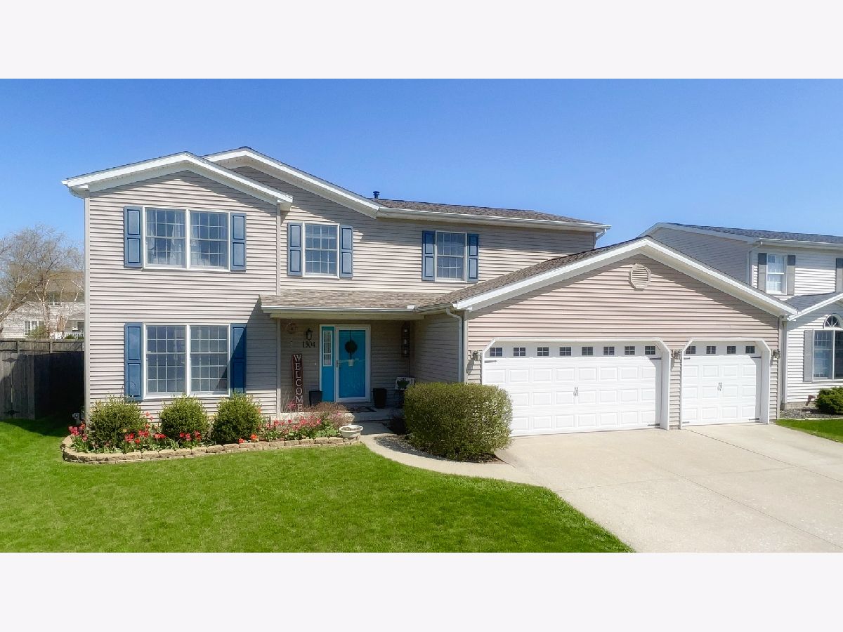 Homes & Condos & Townhomes Sold Gaelic Place Bloomington Illinois, 1304 Cashel