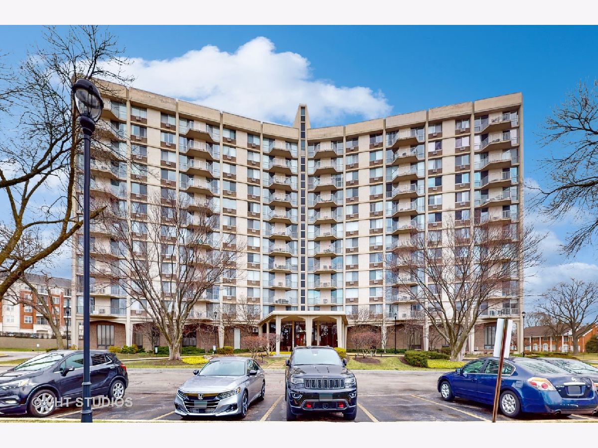 Oak Brook Towers Oak Brook IL, Condos & Townhomes For Sale & For Rent