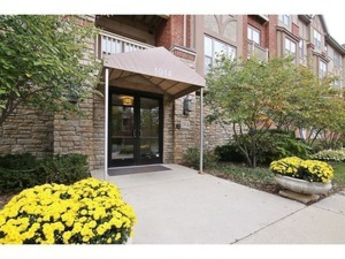 Condos & Townhomes Rented Shermer Place Northbrook Illinois, 1914 Farnsworth