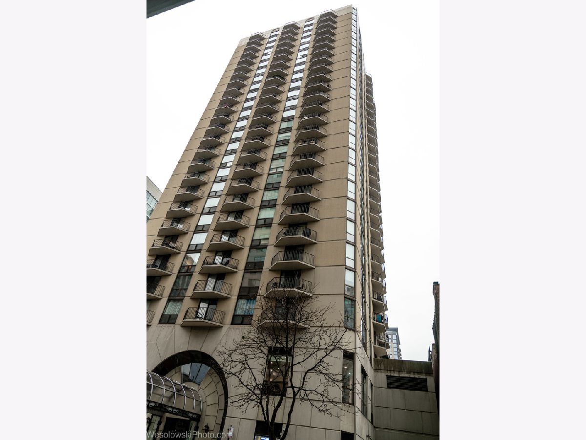 Condominiums Rented Hermitage Chicago Illinois, 70 Huron