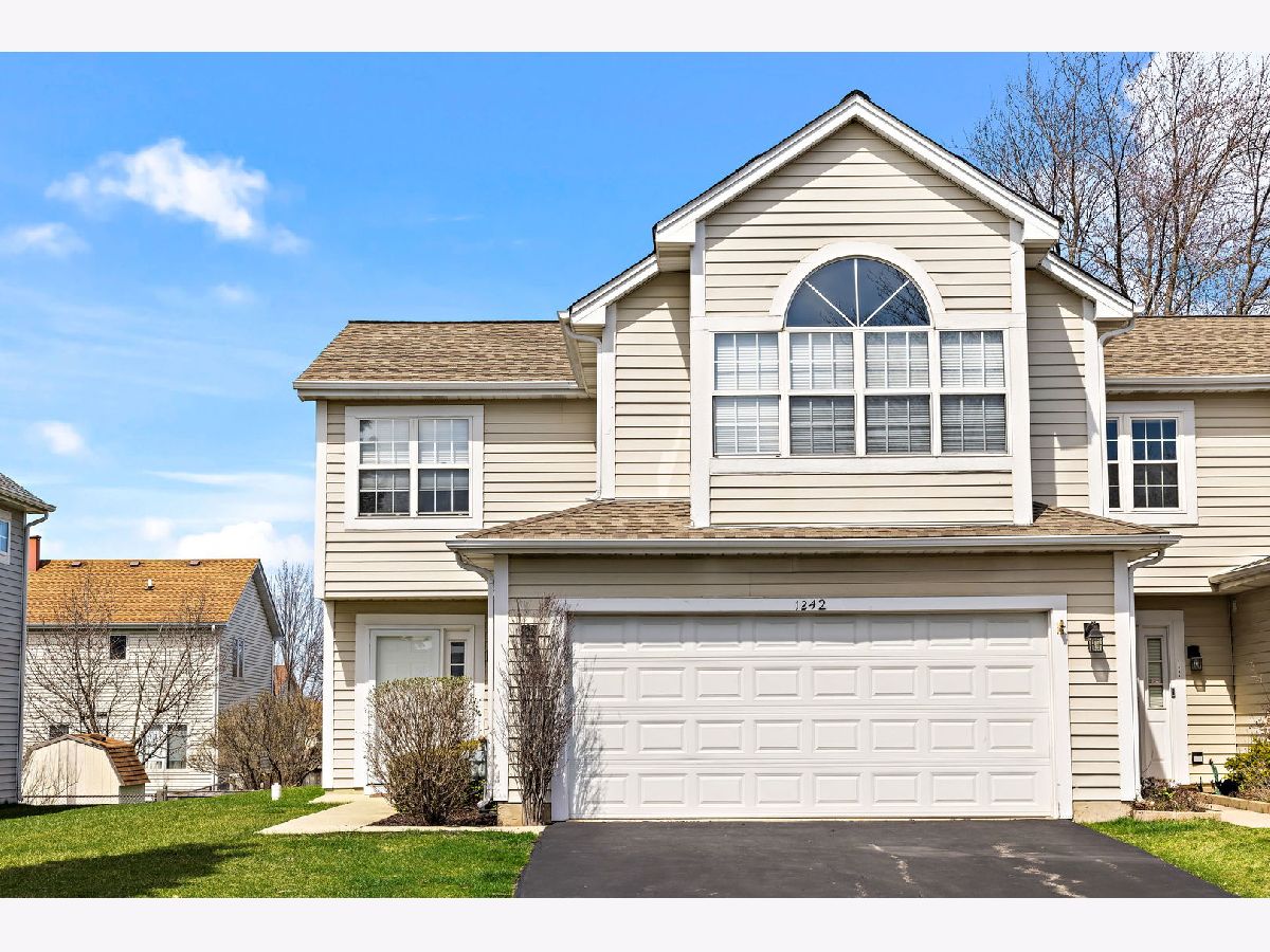 Homes & Townhomes Rented Country Place Bartlett Illinois, 1242 Dunamon