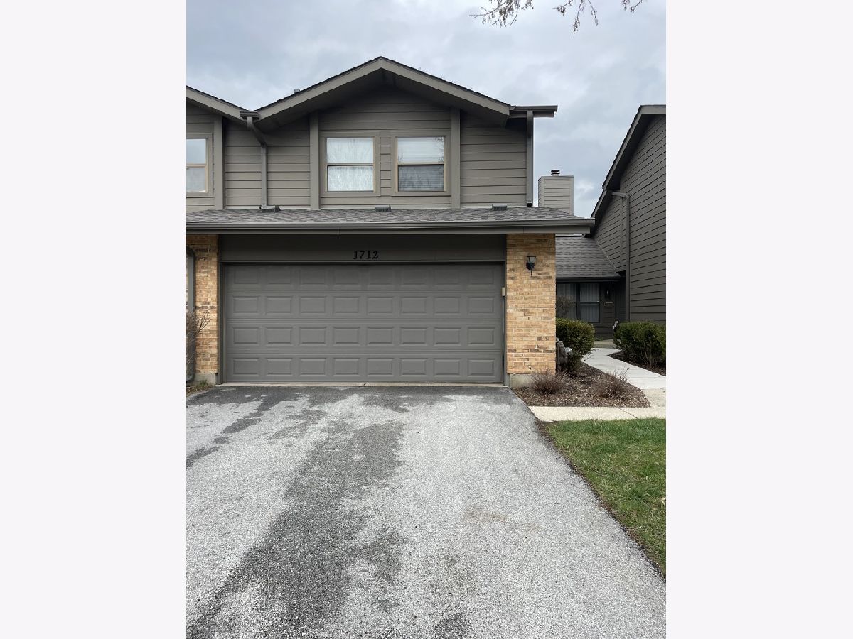 Townhomes & Homes Rented Sawmill Creek Darien Illinois, 1712 Wildwood