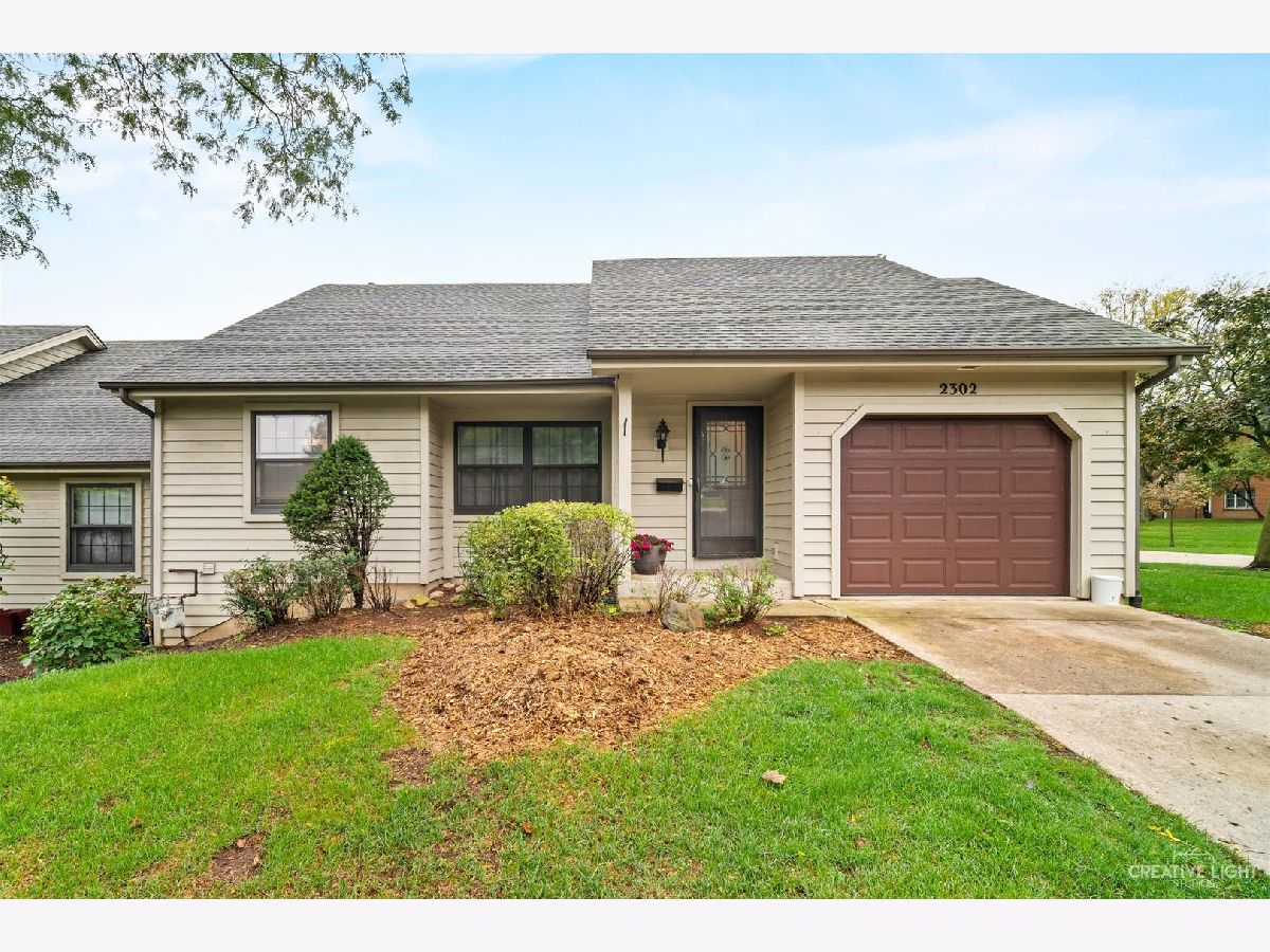 Homes & Townhomes & Condos Sold Highland Springs Elgin Illinois, 2302 Robin