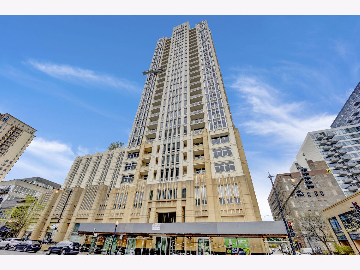Condominiums Sold Michigan Avenue Towers Chicago Illinois, 1400 Michigan