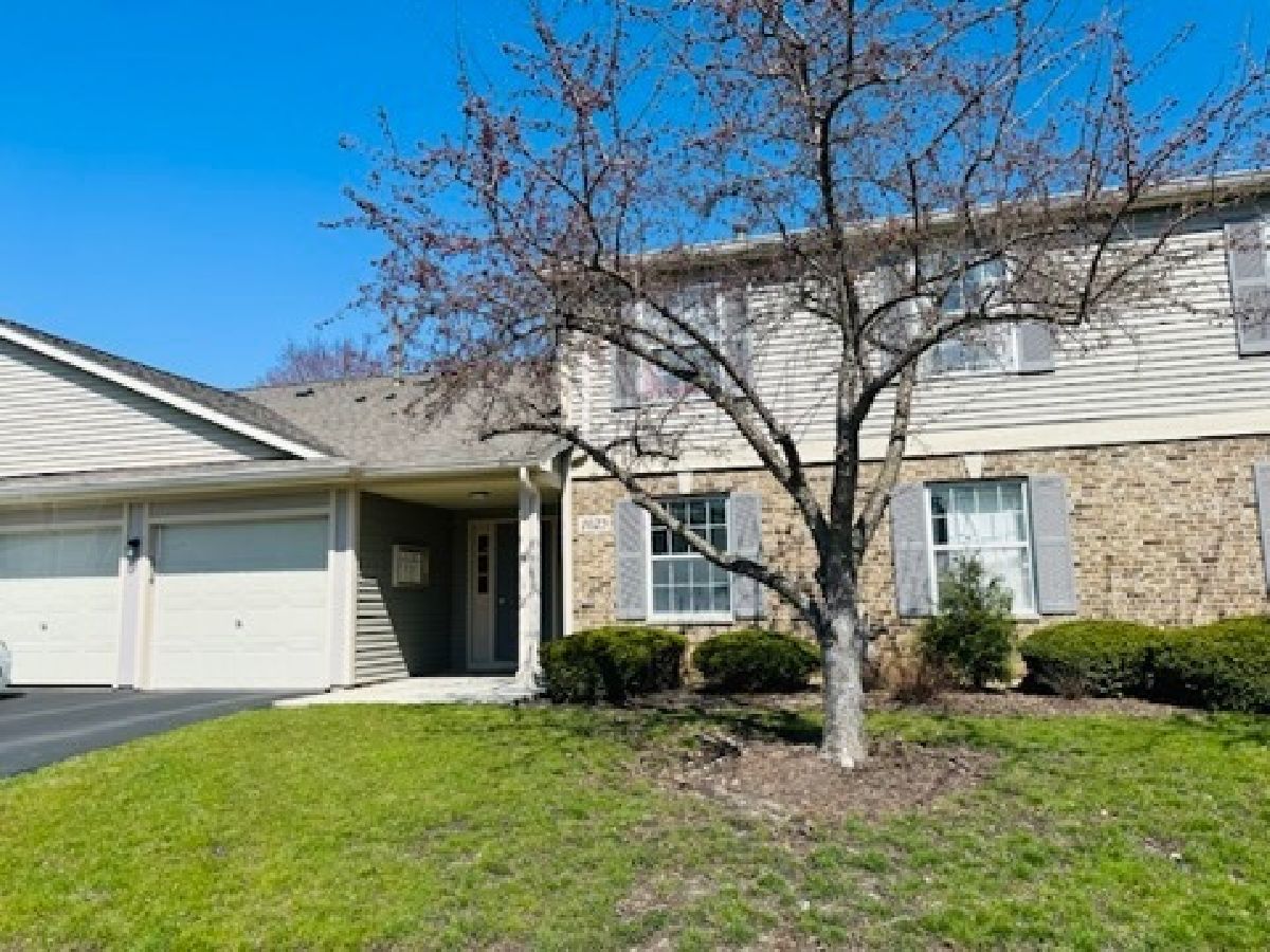 Condos & Townhomes Rented Oakwood Hills Elgin Illinois, 1025 Berkshire