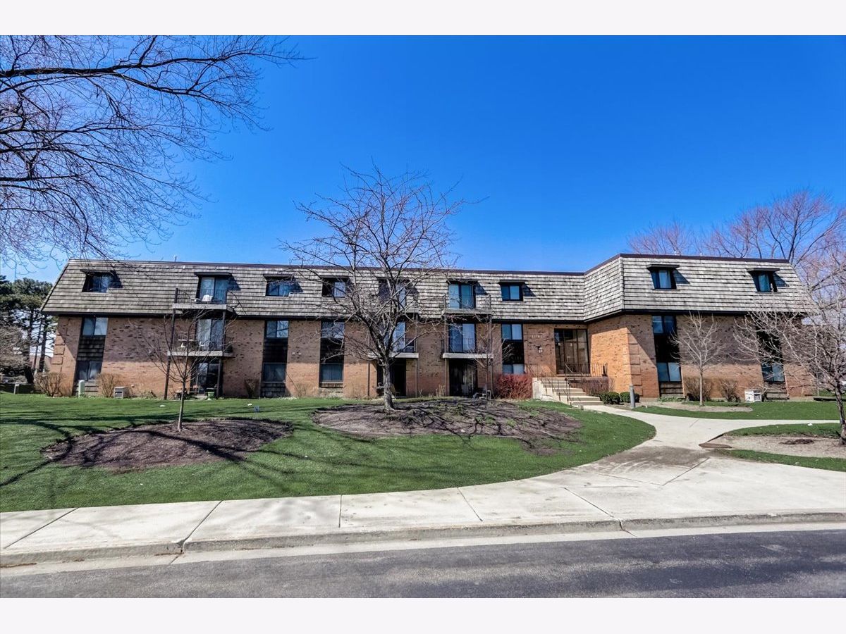 Condominiums Sold Arbors Buffalo Grove Illinois, 3 Oak Creek
