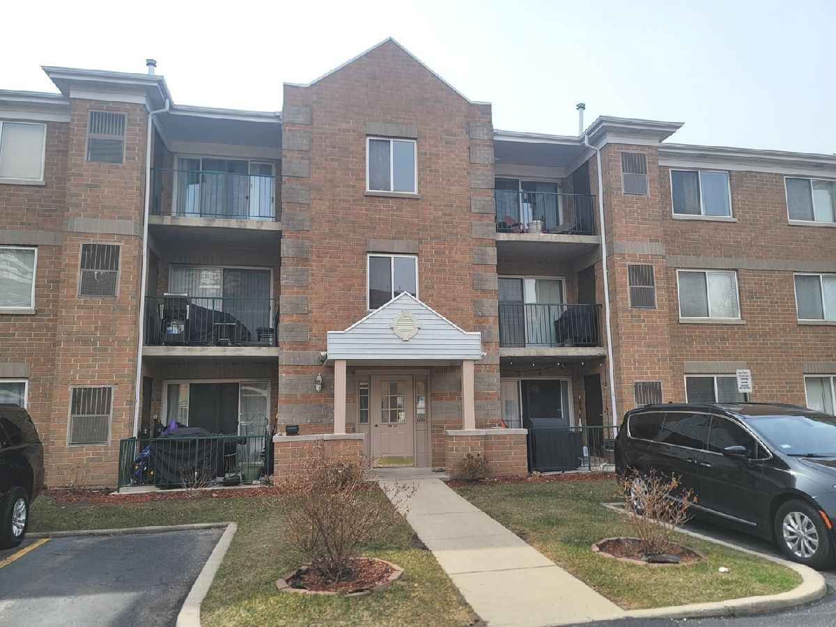 Condominiums Sold Whispering Glen Chicago Illinois, 5351 East River