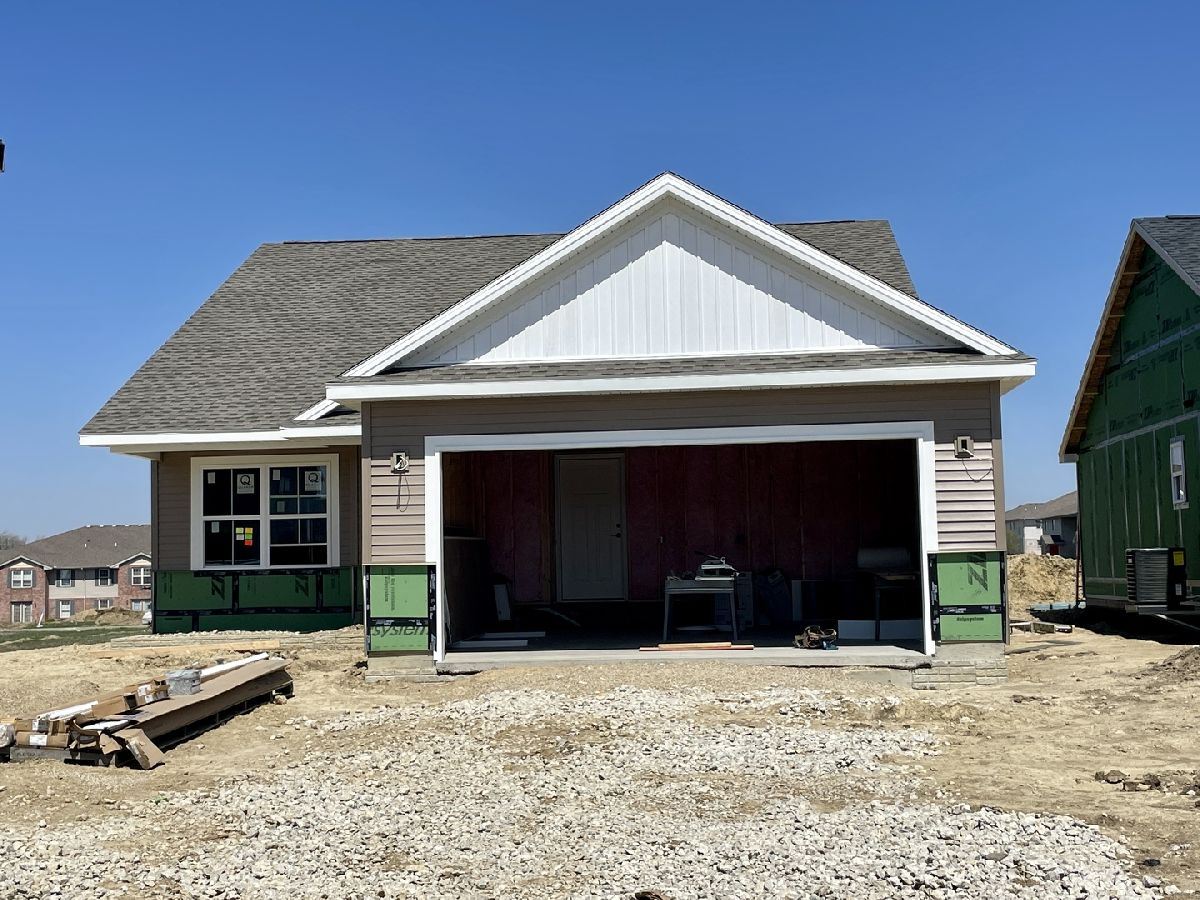 Homes & Condos & Townhomes Sold Greystone Field Normal Illinois, 1706 Bluestone