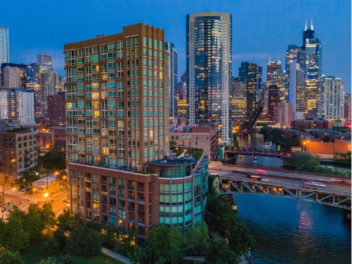 Condominiums Rented Park Place Chicago Illinois, 600 Kingsbury