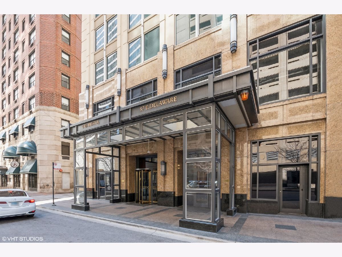 Condominiums Rented The Bristol Chicago Illinois, 57 Delaware