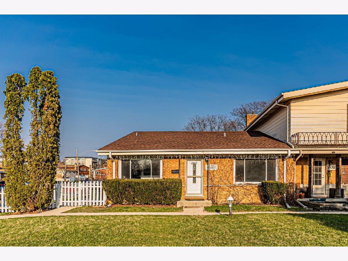 Townhomes & Homes Sold Chesterfield Gardens Niles Illinois, 7019 Greenleaf