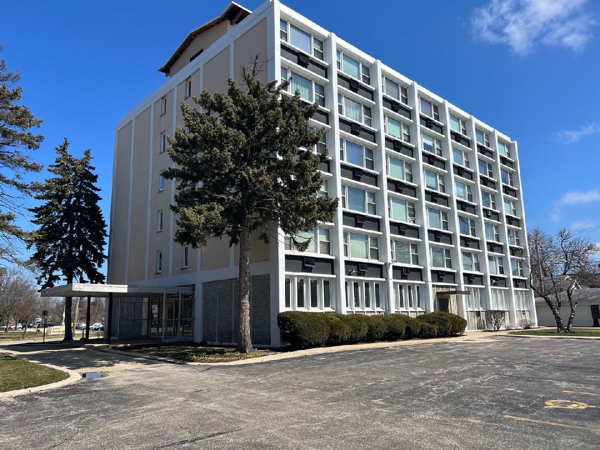 Condominiums Sold Parkway Circle Chicago Illinois, 5975 Odell