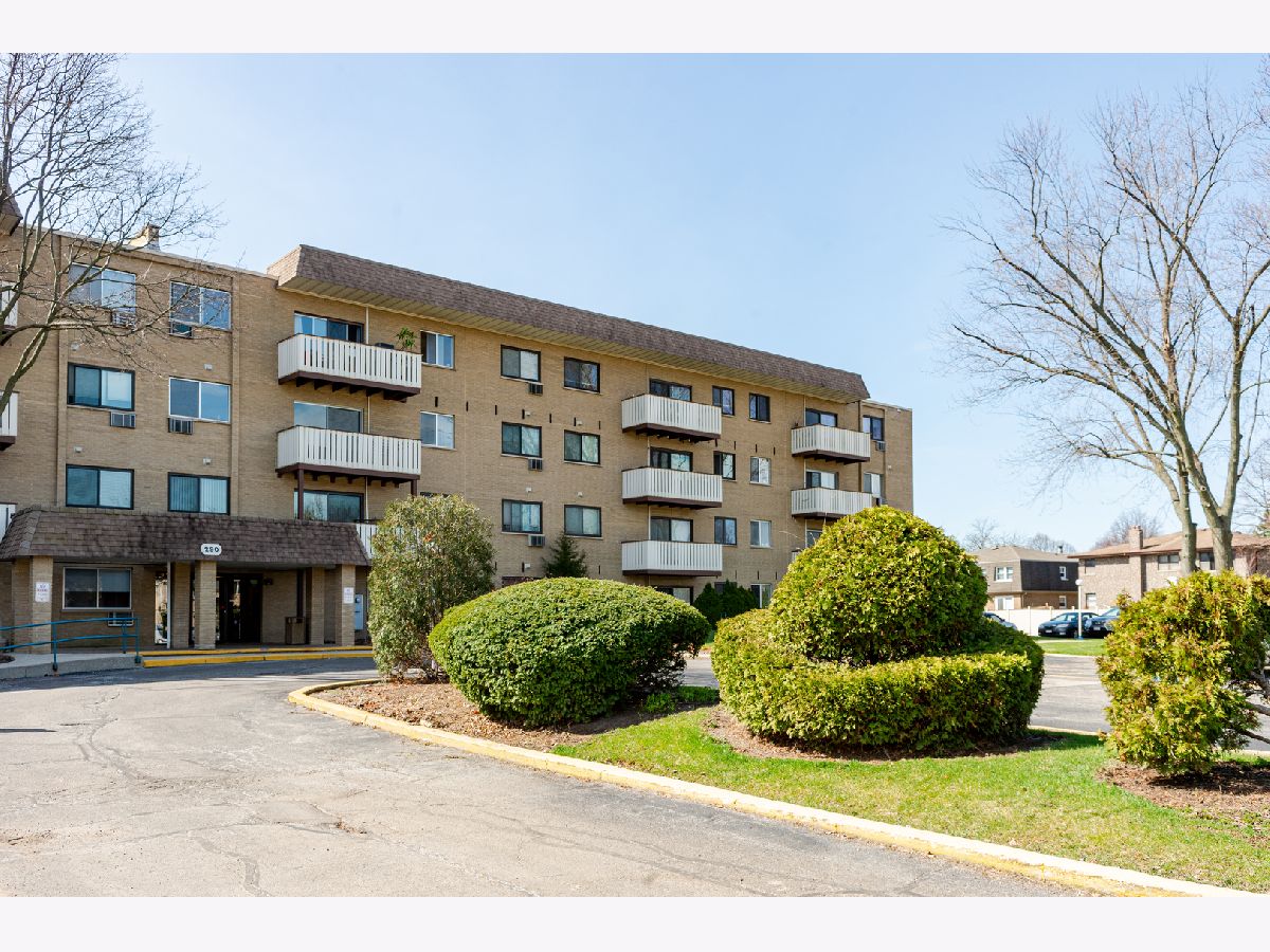 Condominiums & Homes Sold Westgate Mount Prospect Illinois, 290 Westgate