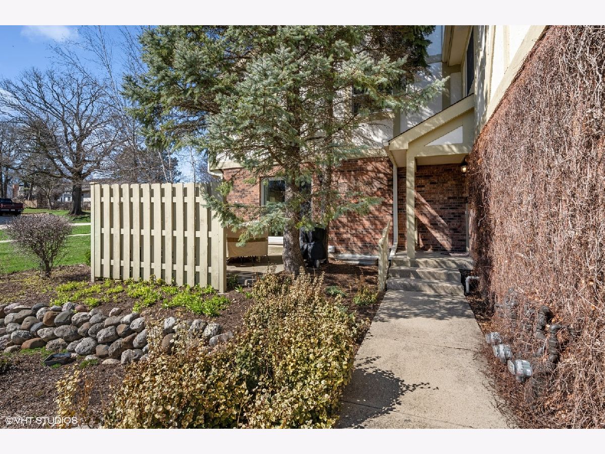Townhomes & Condos Sold Lochshire Of Barrington Barrington Illinois, 888 Bristol