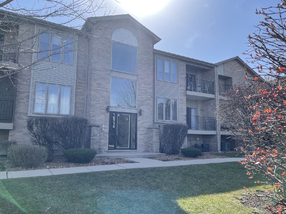 Townhomes & Condos & Homes Sold Centennial Village Orland Park Illinois, 15719 Ravinia