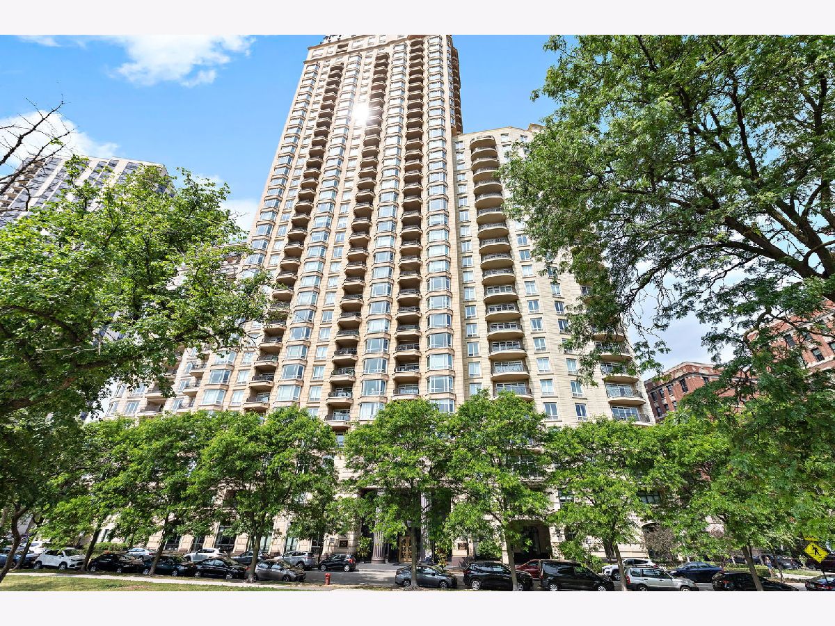 Condominiums Sold Lincoln Park 2550 Chicago Illinois, 2550 Lakeview