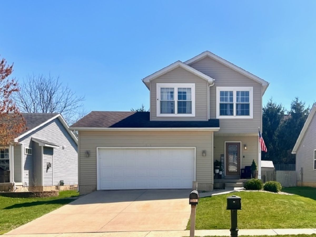 Homes & Condos & Townhomes Sold Fox Hollow Bloomington Illinois, 2434 Grey Fox