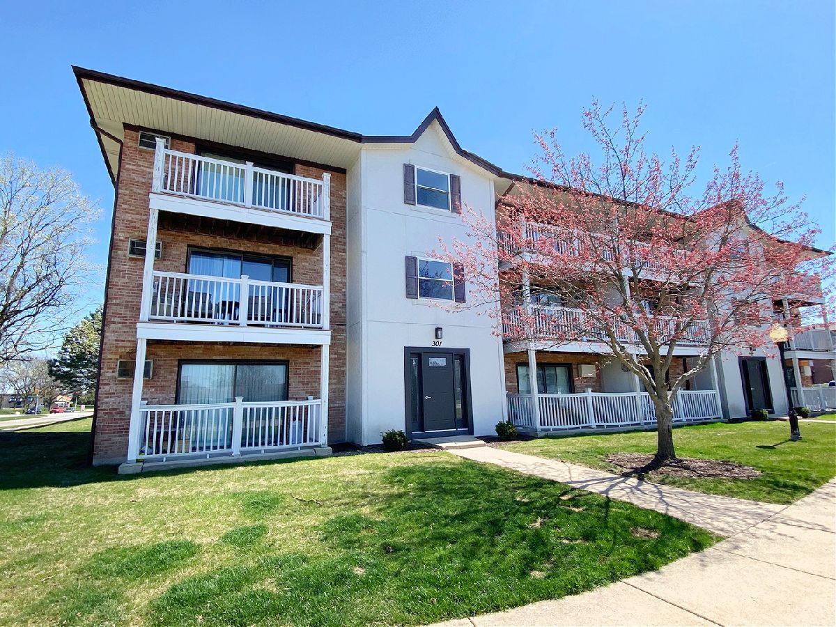 Condominiums Sold Willows Aurora Illinois, 301 Gregory