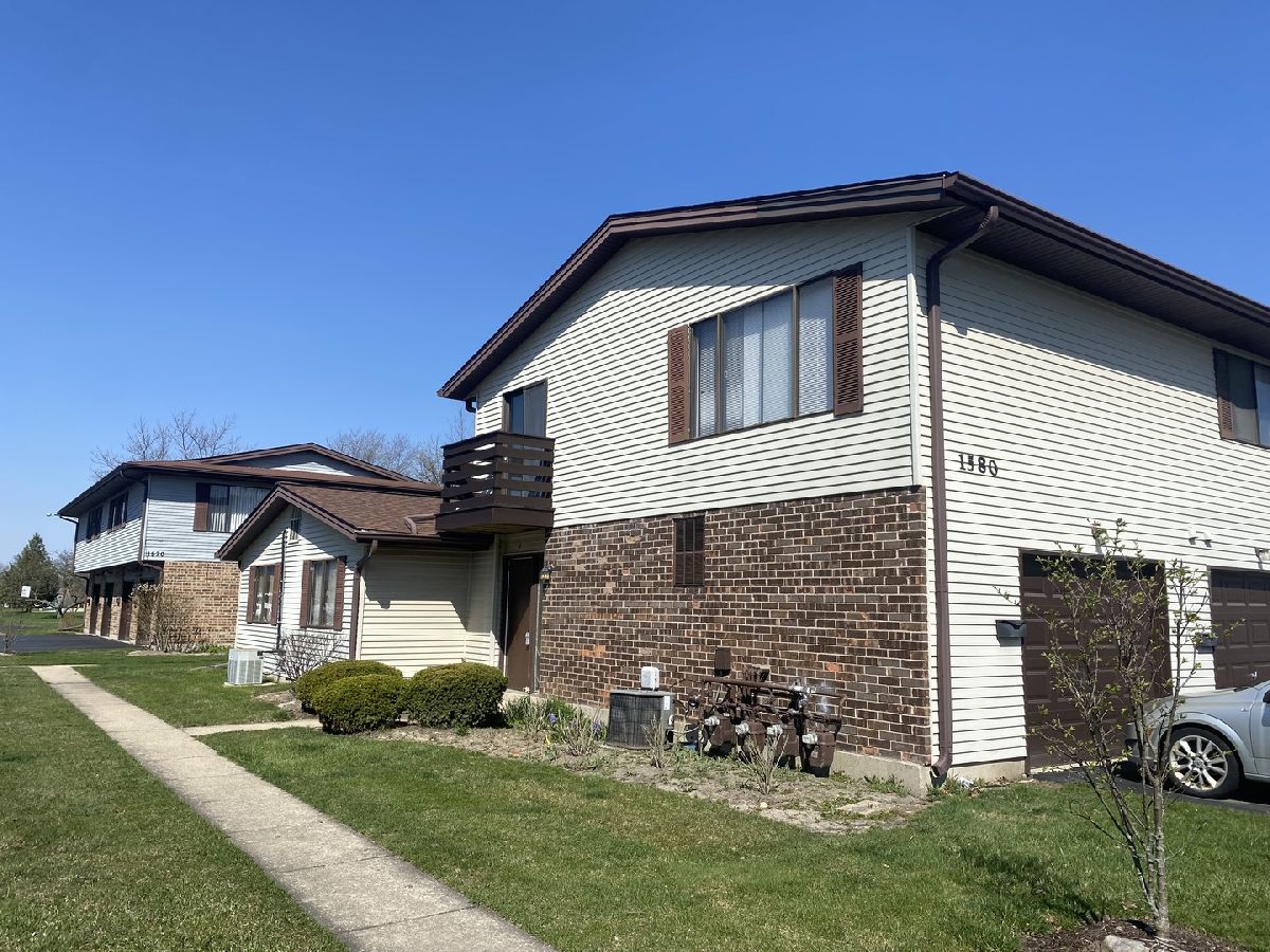 Condominiums Sold Farnswood Aurora Illinois, 1580 Burton