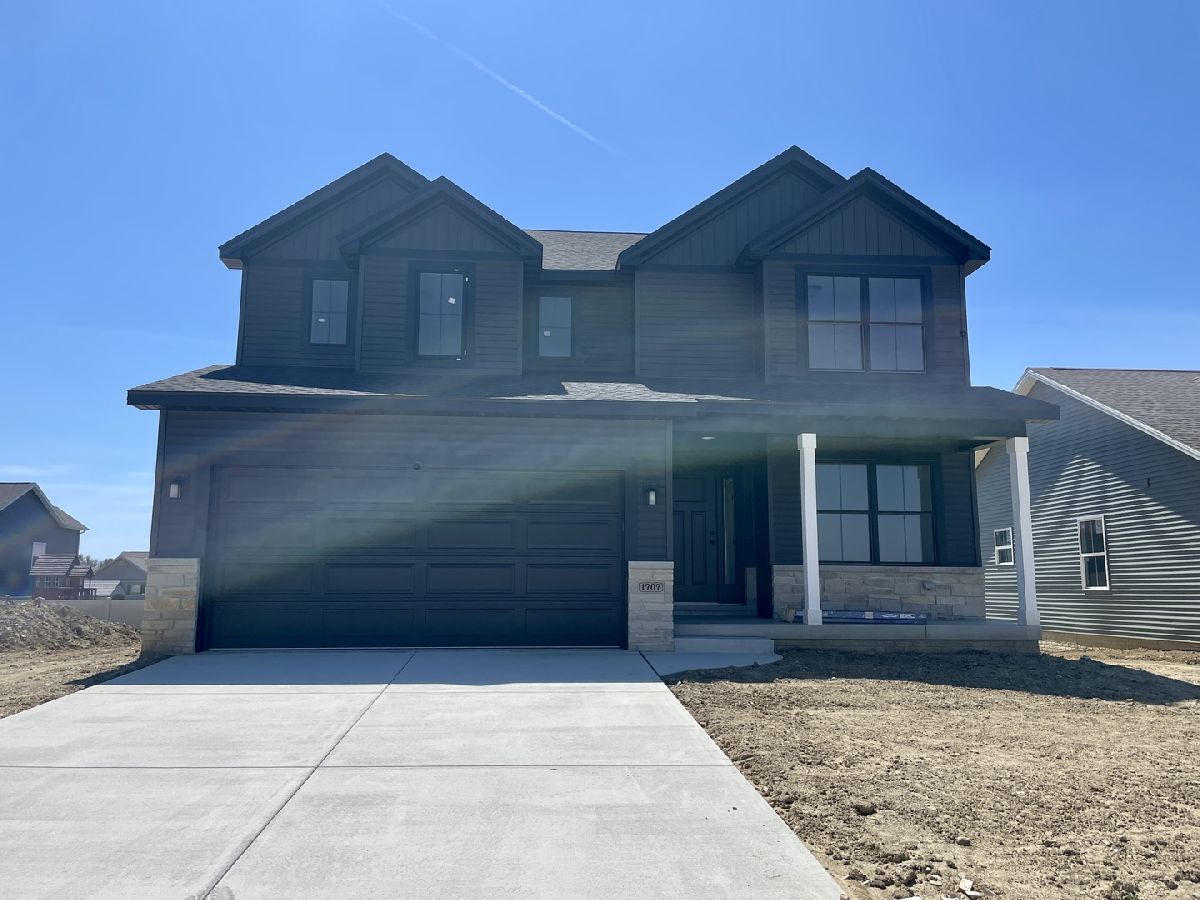 Homes & Condos & Townhomes Sold Greystone Field Normal Illinois, 1707 Bluestone