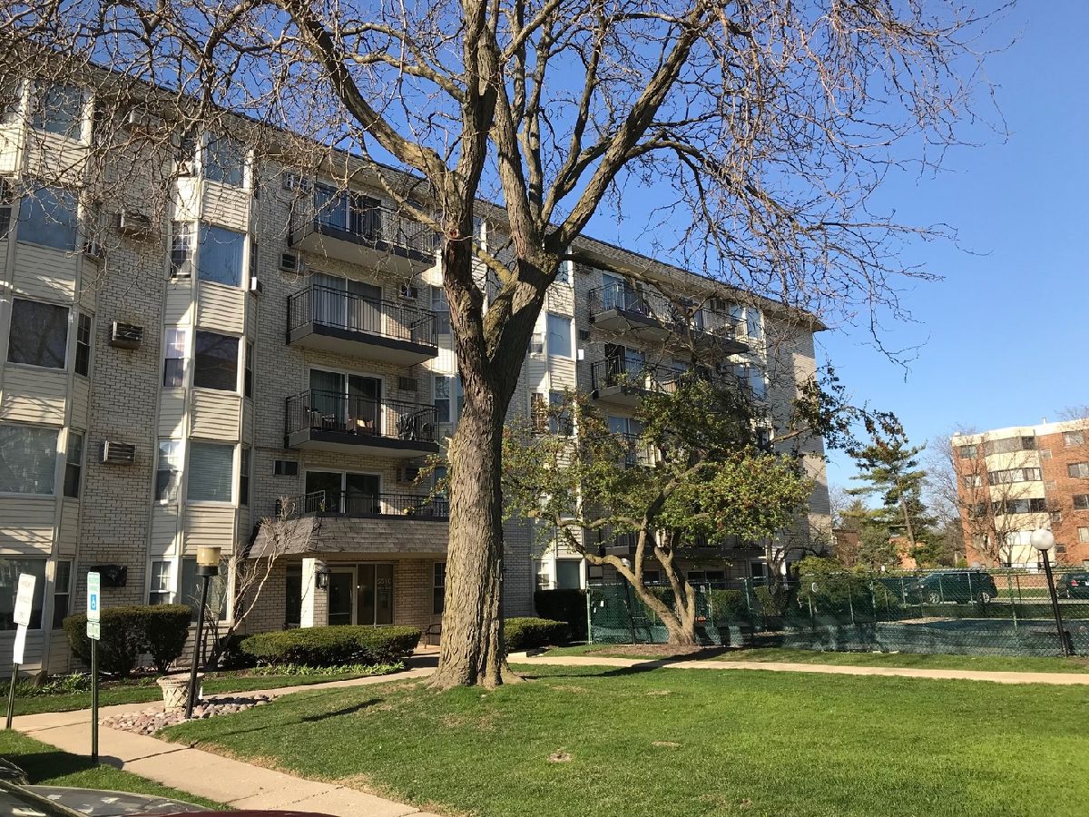 Condominiums Sold Edens Point Morton Grove Illinois, 5510 Lincoln