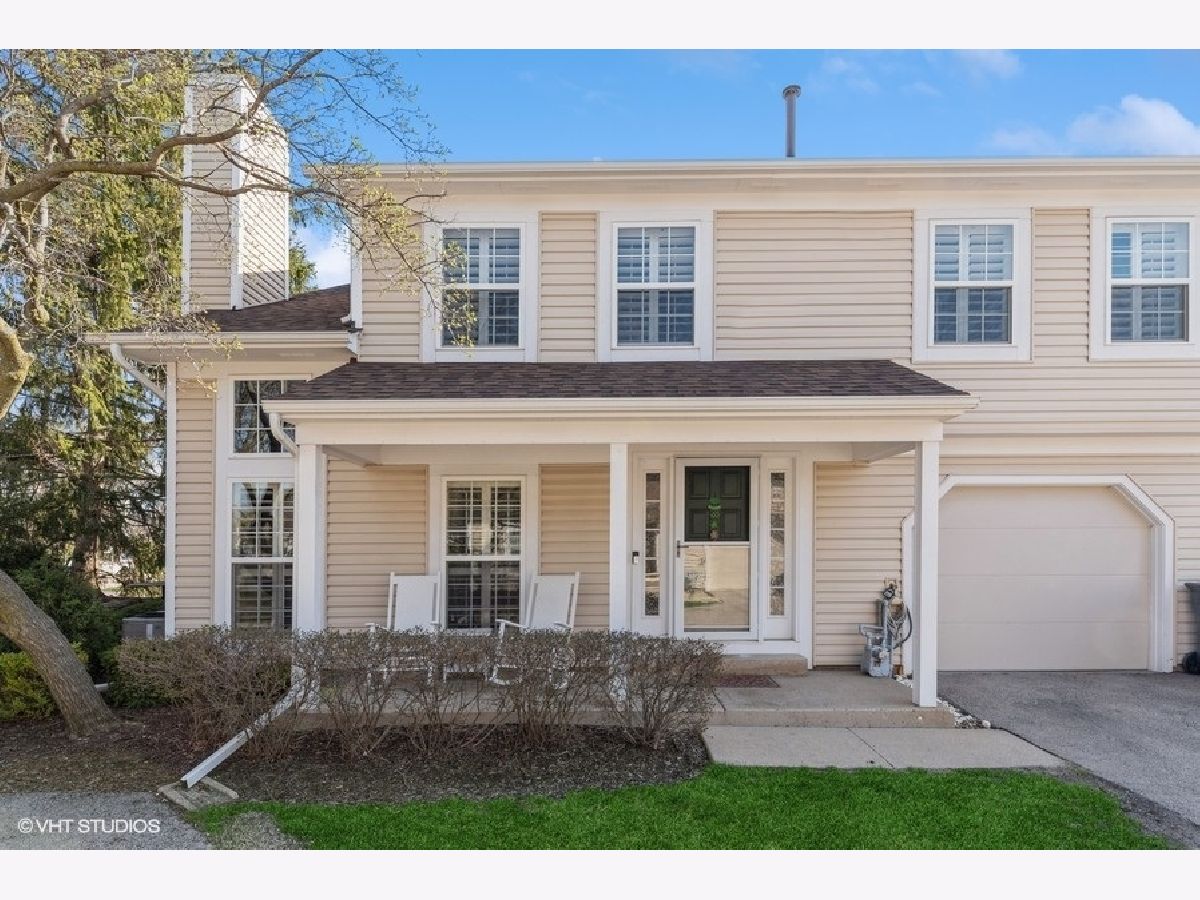 Townhomes Sold Southgate Manors Streamwood Illinois, 375 Wisteria