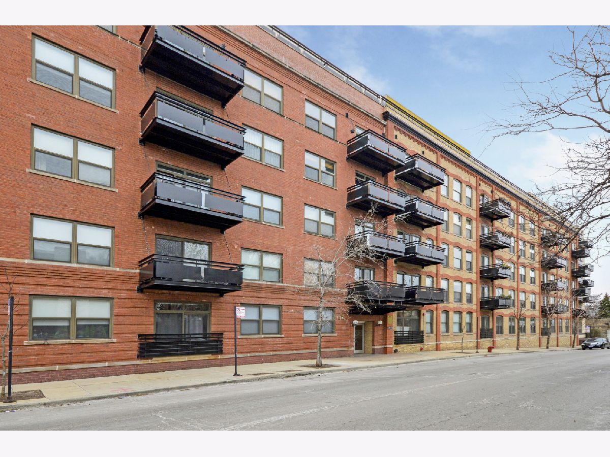 Condominiums Rented Regal Lofts Chicago Illinois, 1735 Diversey