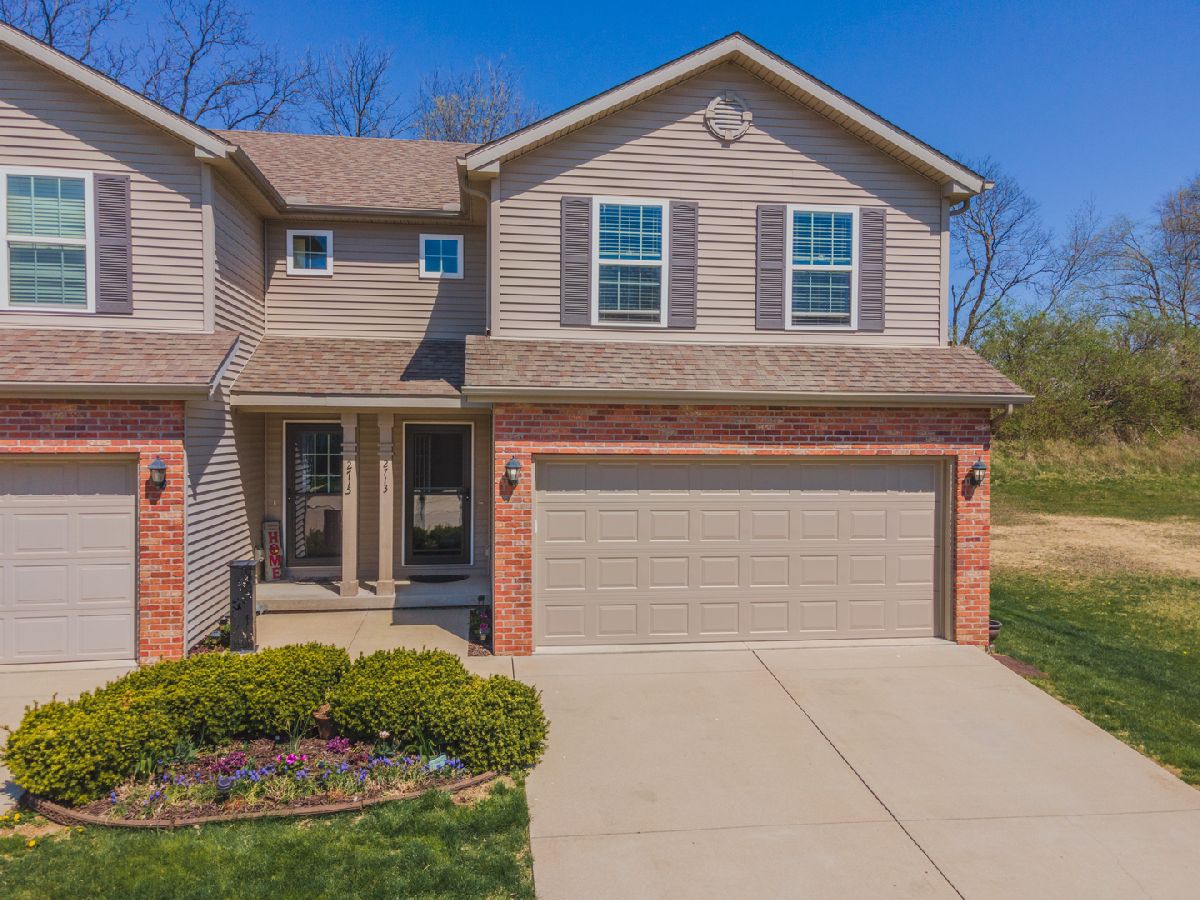 Homes & Condos & Townhomes Sold Fox Hollow Bloomington Illinois, 2713 Fox Trot