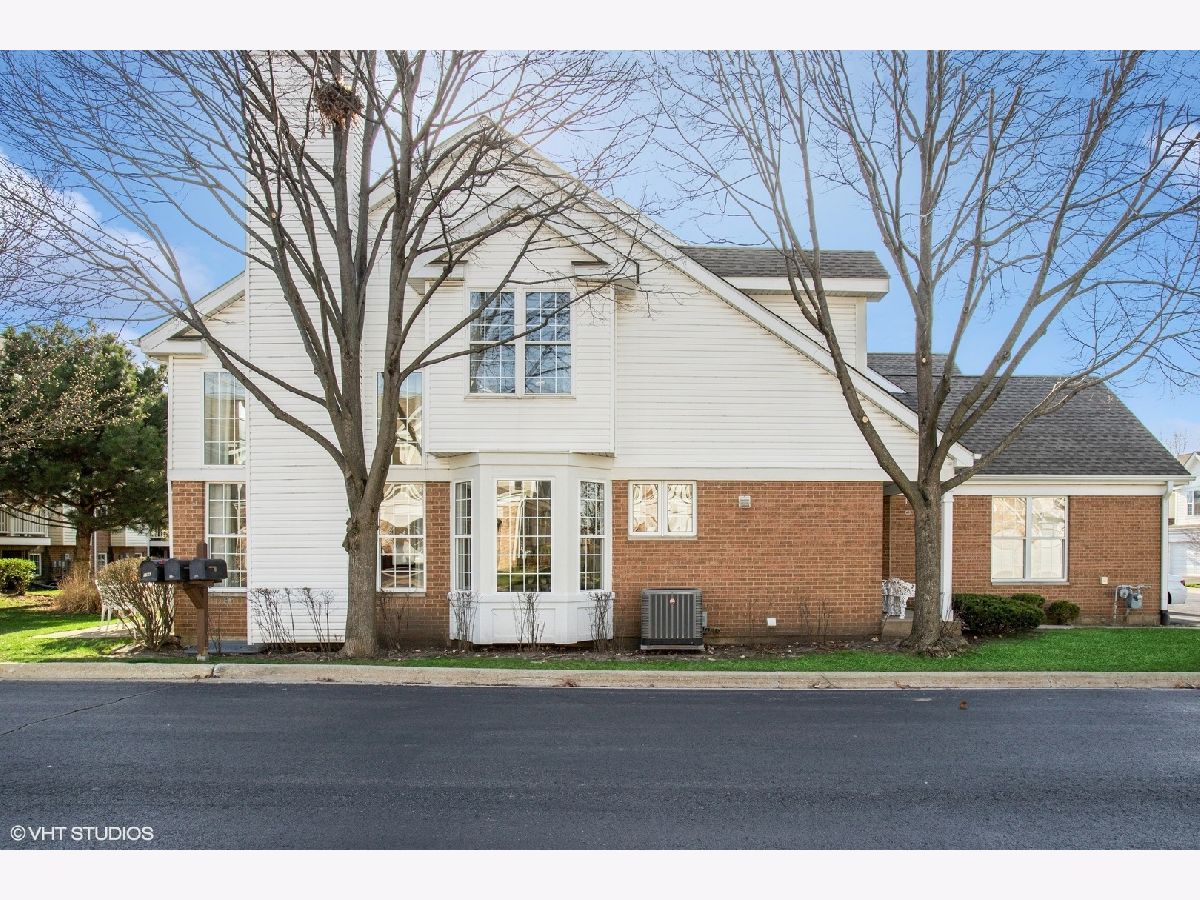 Townhomes Sold Citadel On The Pond Westmont Illinois, 525 Citadel