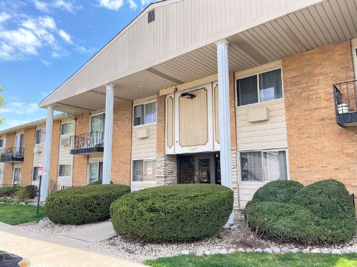 Condominiums Sold Ballard Court Des Plaines Illinois, 8997 Kennedy