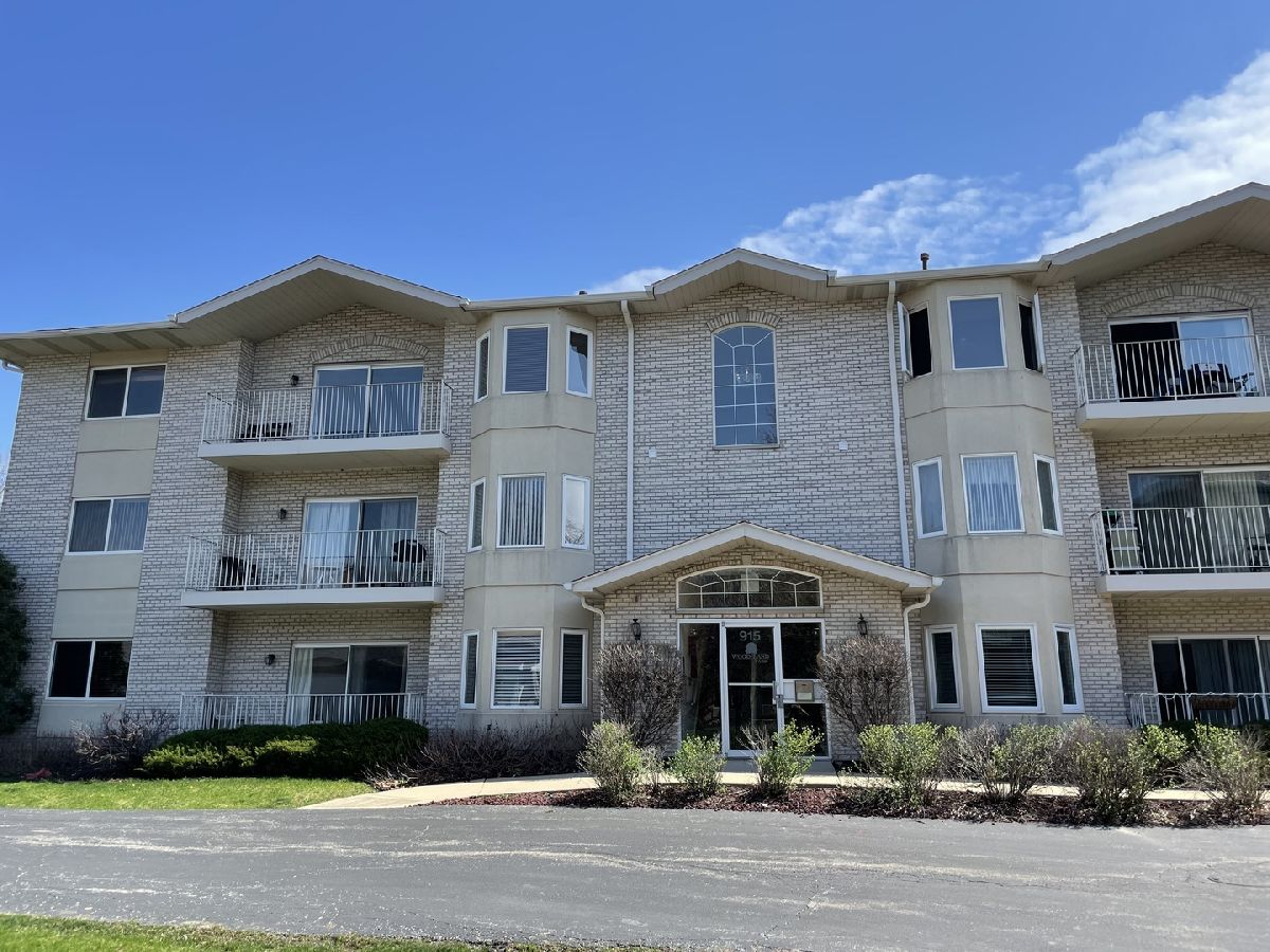 Condos & Townhomes Rented Woodland Park Estates Naperville Illinois, 915 Elderberry