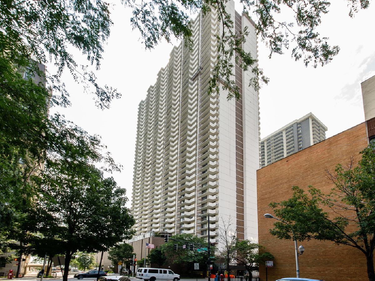 Condominiums Rented Malibu East Chicago Illinois, 6033 Sheridan