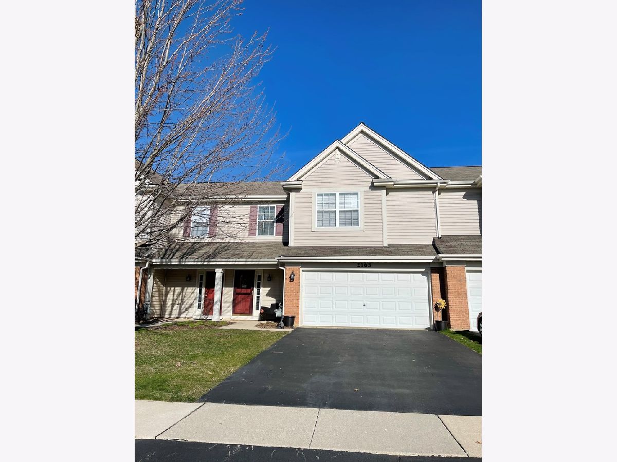 Townhomes & Condos Sold Coventry Lake In The Hills Illinois, 2163 Daybreak