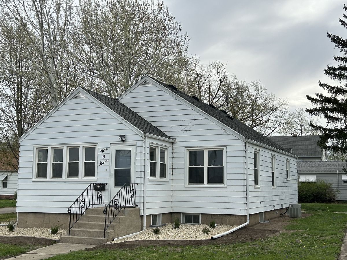 Homes & Condos & Townhomes Sold Blooming Grove Bloomington Illinois, 907 Allin