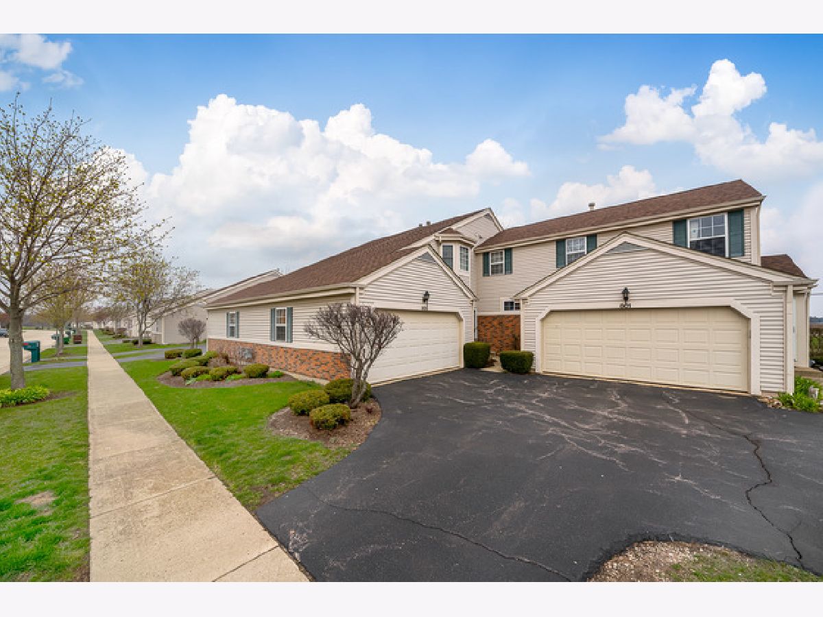 Townhomes & Homes Rented Deerpass Marengo Illinois, 805 Village