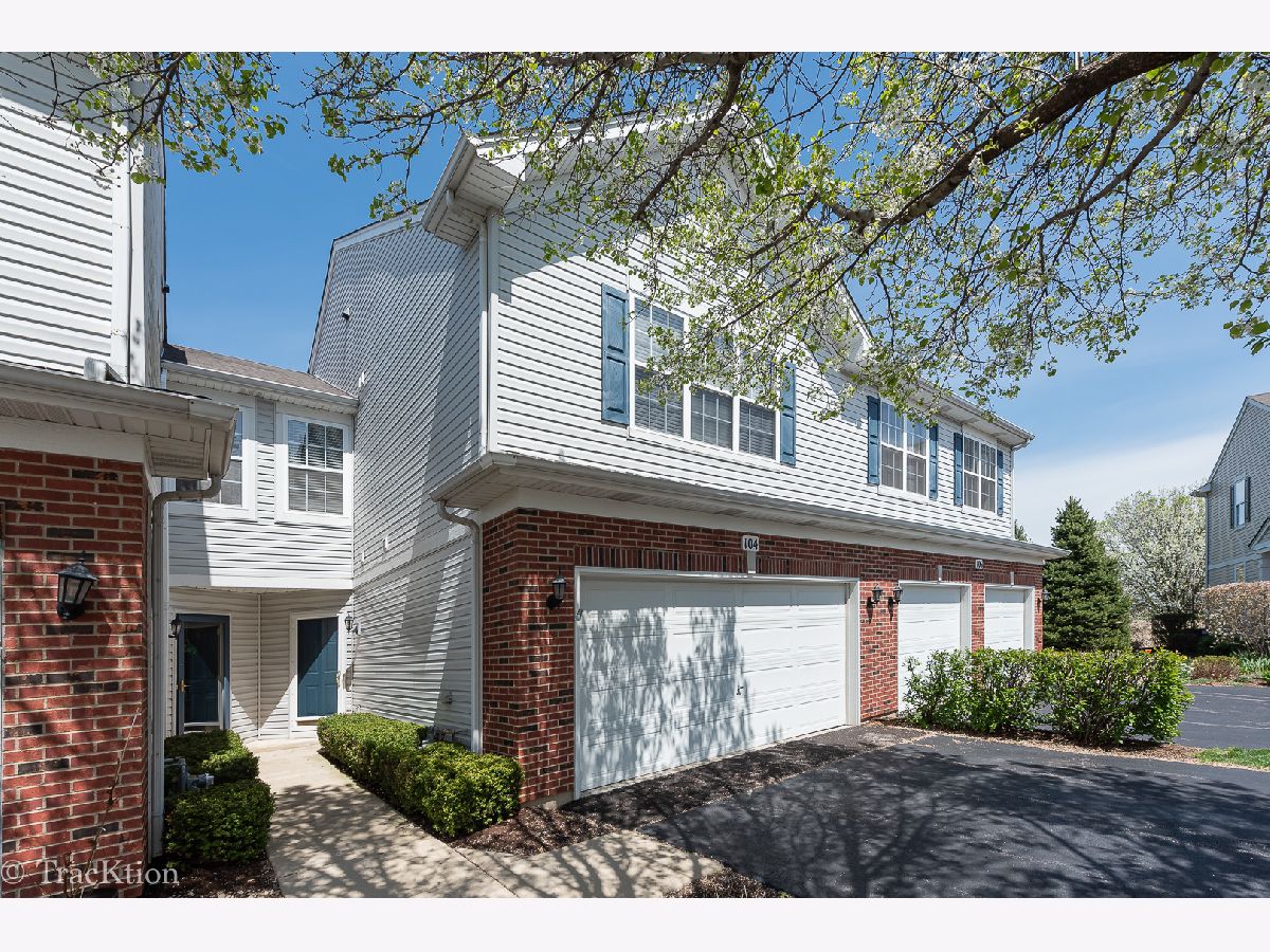 Townhomes & Homes Rented Blackberry Knoll Oswego Illinois, 104 Concord
