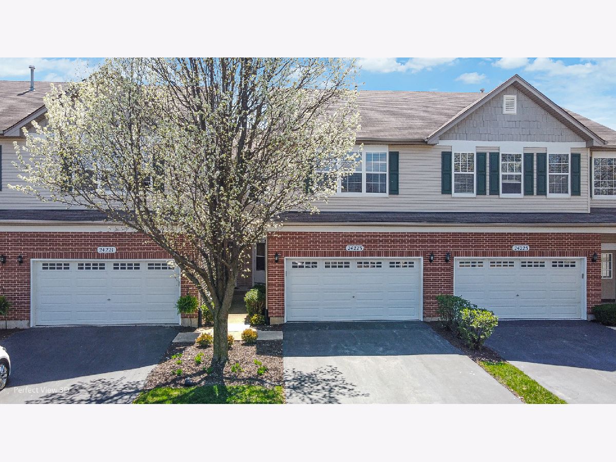 Townhomes & Condos Sold Walnut Creek Plainfield Illinois, 24223 Walnut